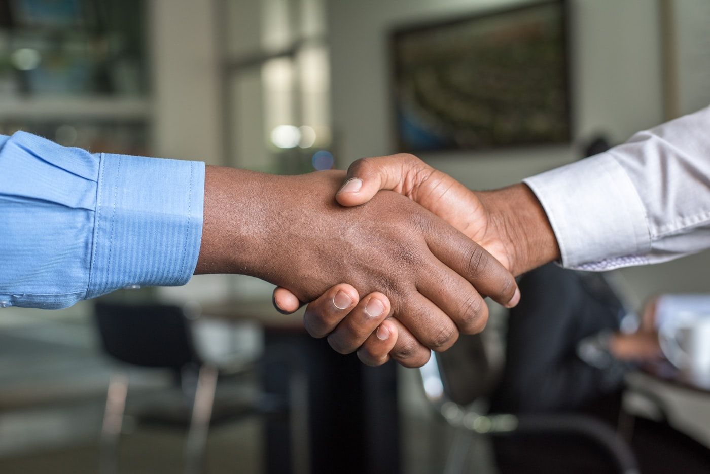 Dubai trade license handshake